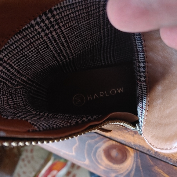 Ladies Size 6 tan/ camel booties - Picture 2 of 2